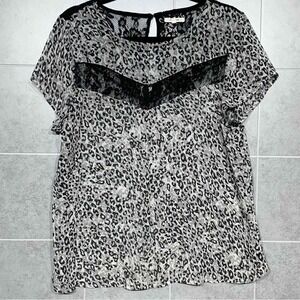 Maurices Leopard Print Blouse Womens Large‎ Gray Black Lace Short Sleeve Top